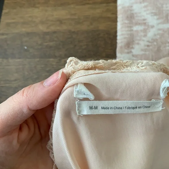 URBAN OUTFITTERS Isabella Lace Trim Satin Blouse Blush Peach Short Sleeve SZ Med - Picture 15 of 16